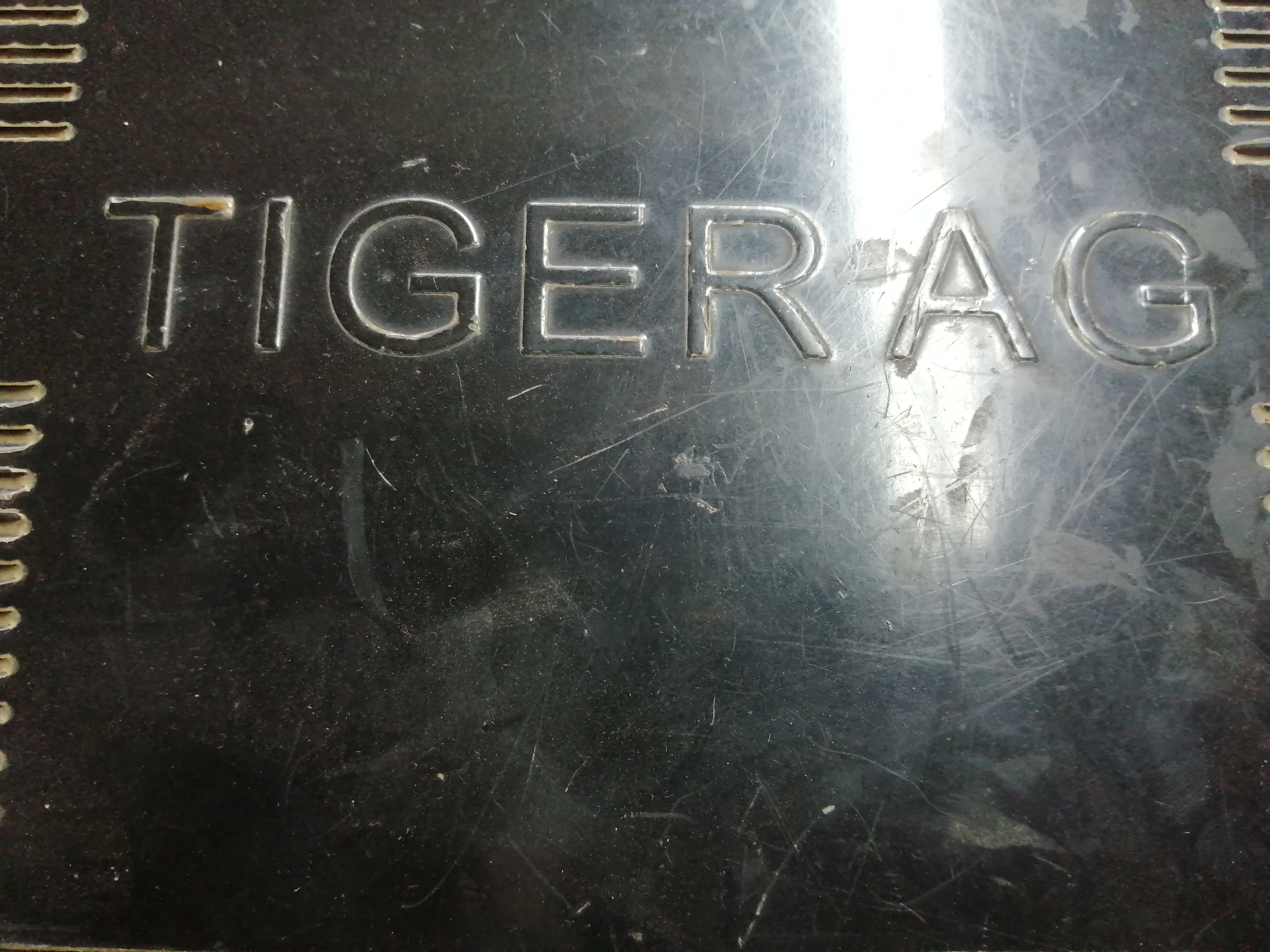 فلاشة TIGER AG 1000 HD الاسمر الكبير 5