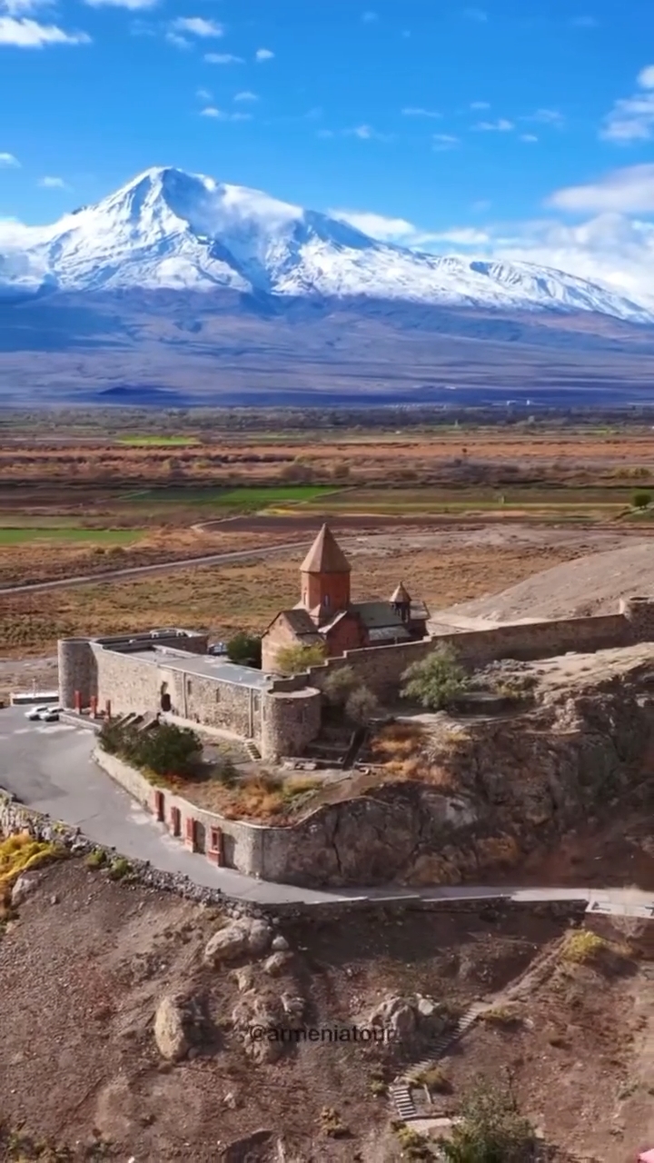 Khor_Virap_Monastery_against_the_backdrop_of_the_majestic_Mo.mp4_snapshot_00.01.520.jpg