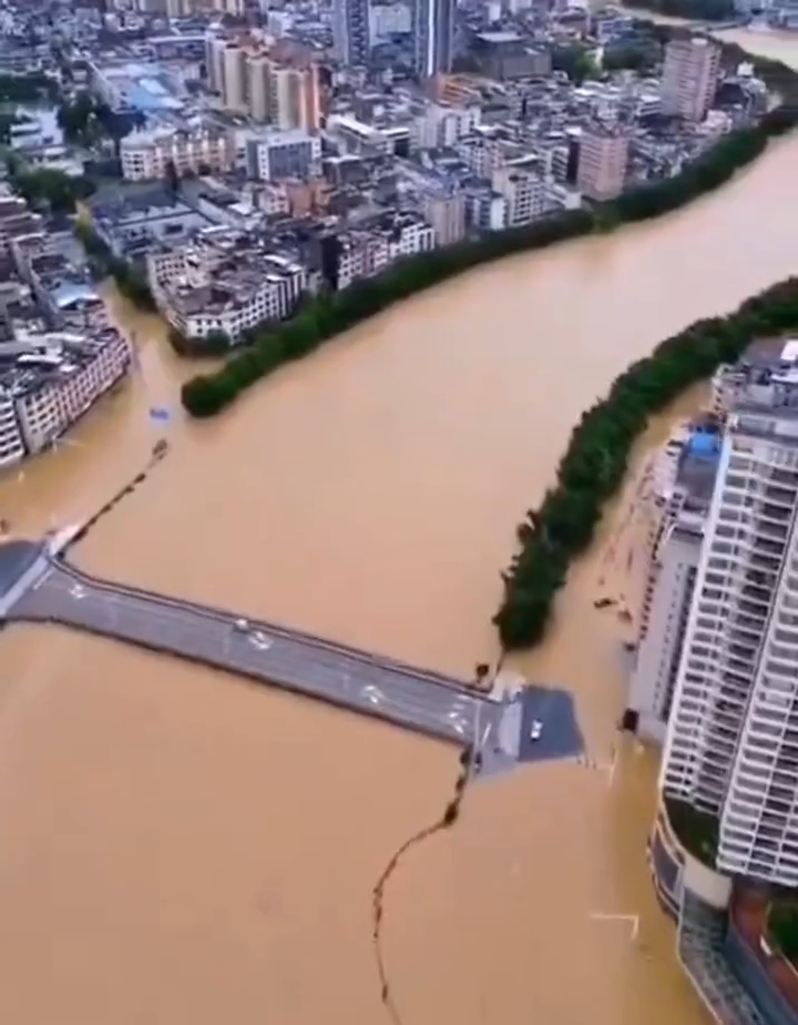Flooding_Shenzhen_China__video__-_ItemFix.mp4_snapshot_00.17.720.jpg