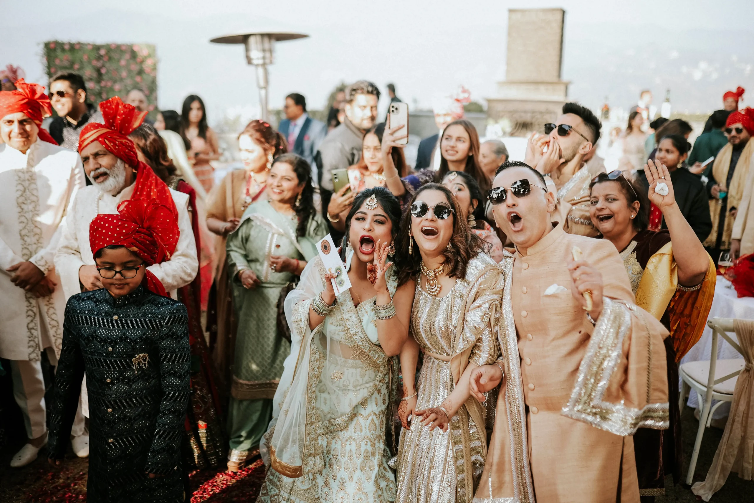 Candid vs Traditional Wedding Photography – Which is Better?