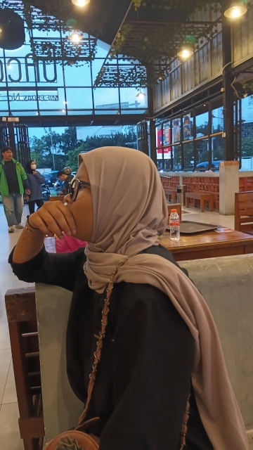 Deskripsi Foto