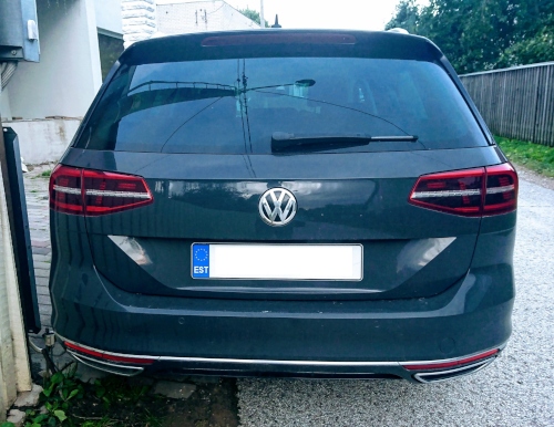 r-line_rear_lights.JPG