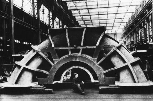 build_04_titanic_turbine_casting.jpg