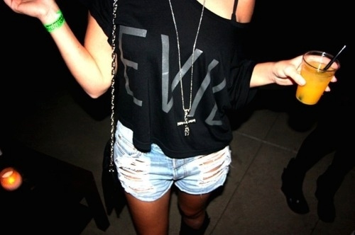 black-chain-bag-cross-drink-party-wrist-band-Favim.com-106490.jpg