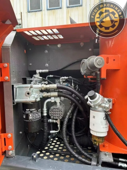 HITACHI120-3-1.jpg