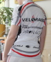 Parentini bike wear lühikest kasvu neiu seljas.